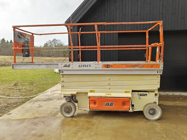 JLG 3246 