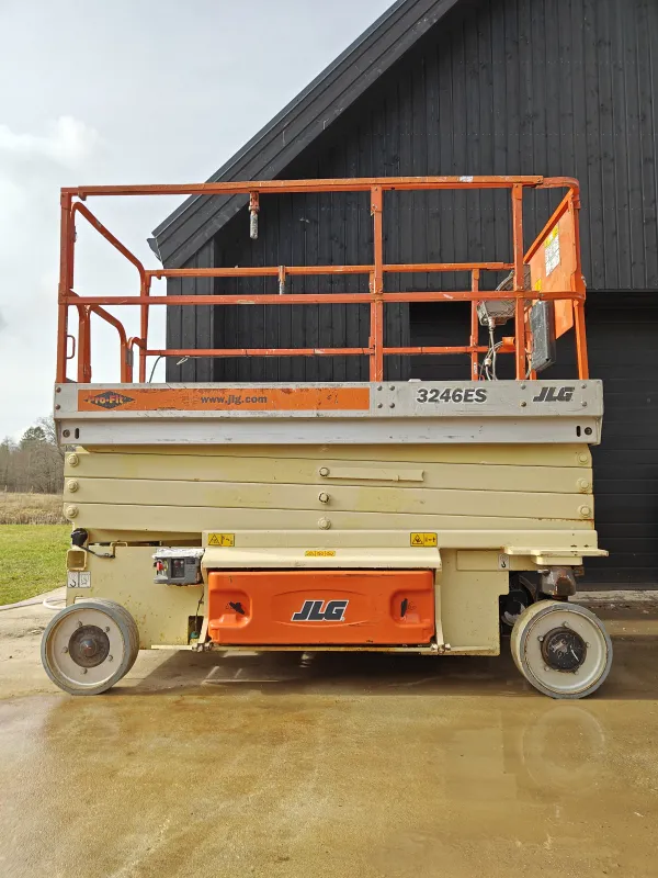 JLG 3246 